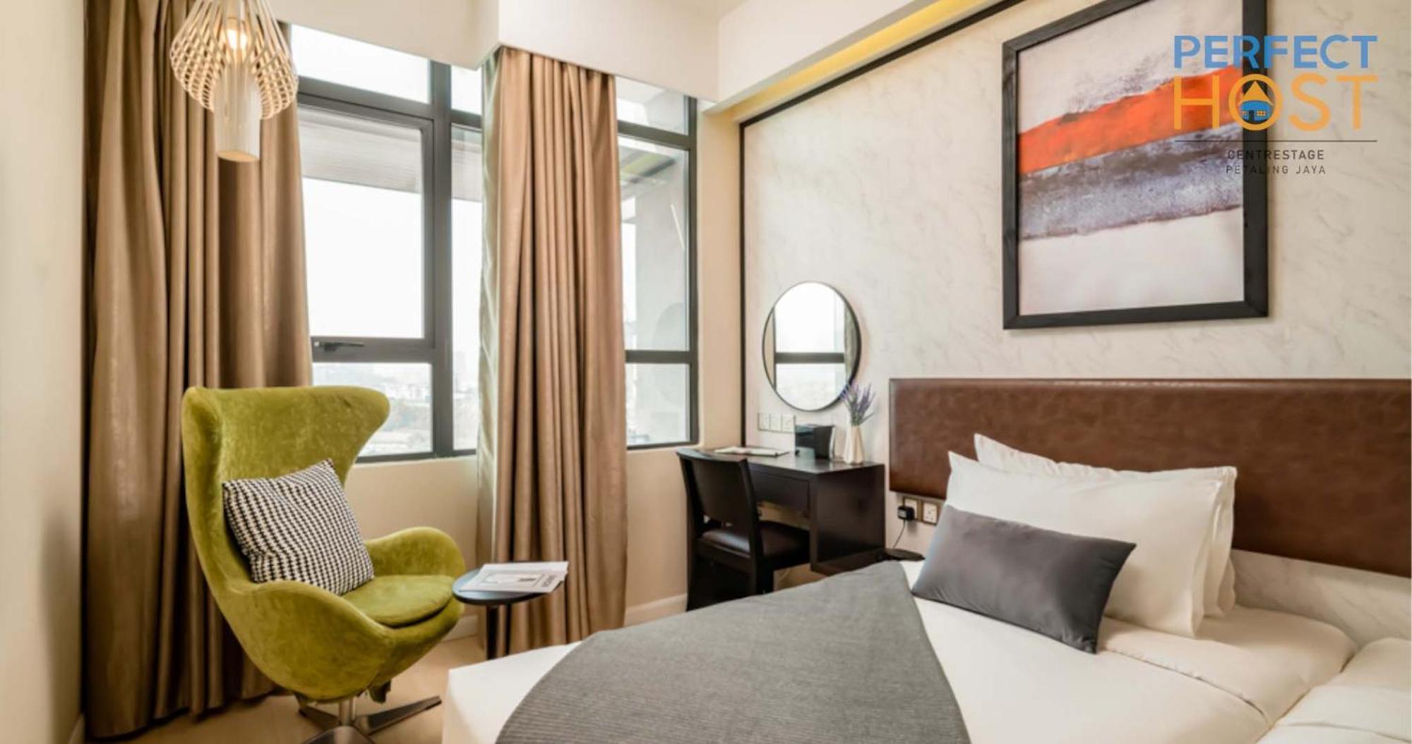 Отель Centrestage Petaling Jaya By Perfect Host Экстерьер фото A bedroom at the hotel