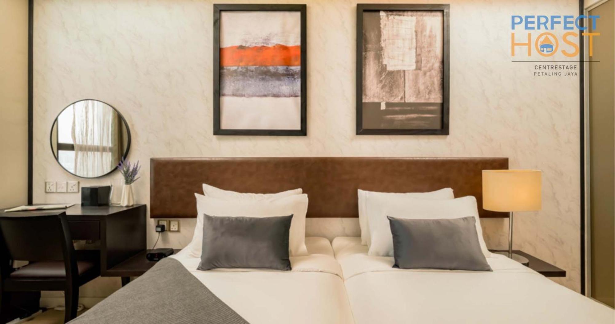 Отель Centrestage Petaling Jaya By Perfect Host Экстерьер фото A bedroom at the hotel