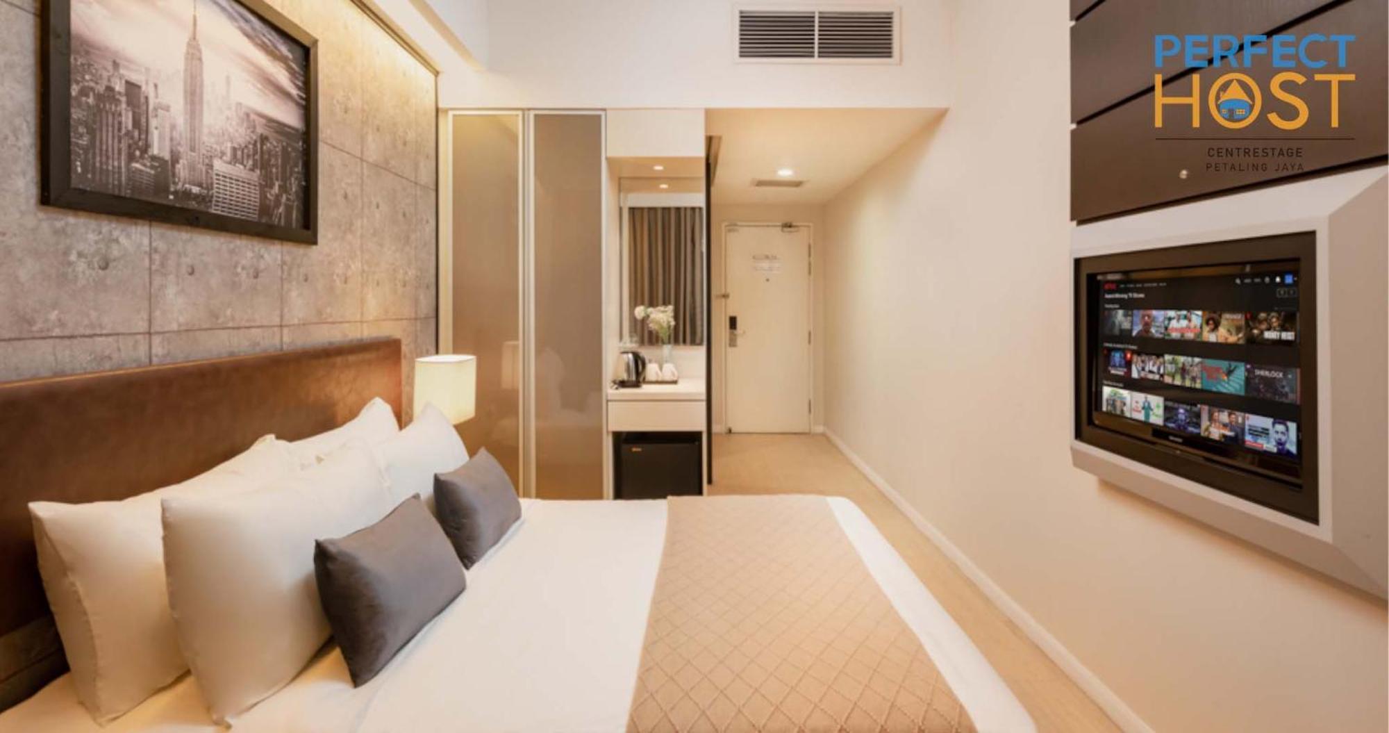 Отель Centrestage Petaling Jaya By Perfect Host Экстерьер фото A room at the hotel