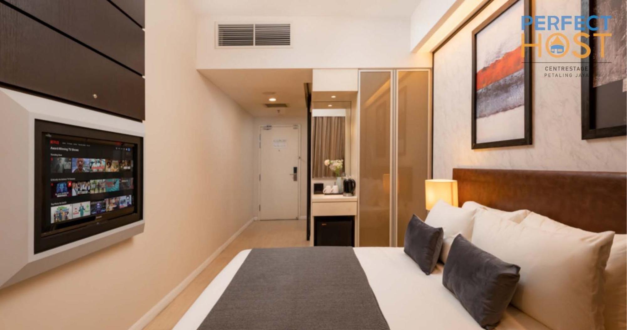 Отель Centrestage Petaling Jaya By Perfect Host Экстерьер фото A room at the hotel