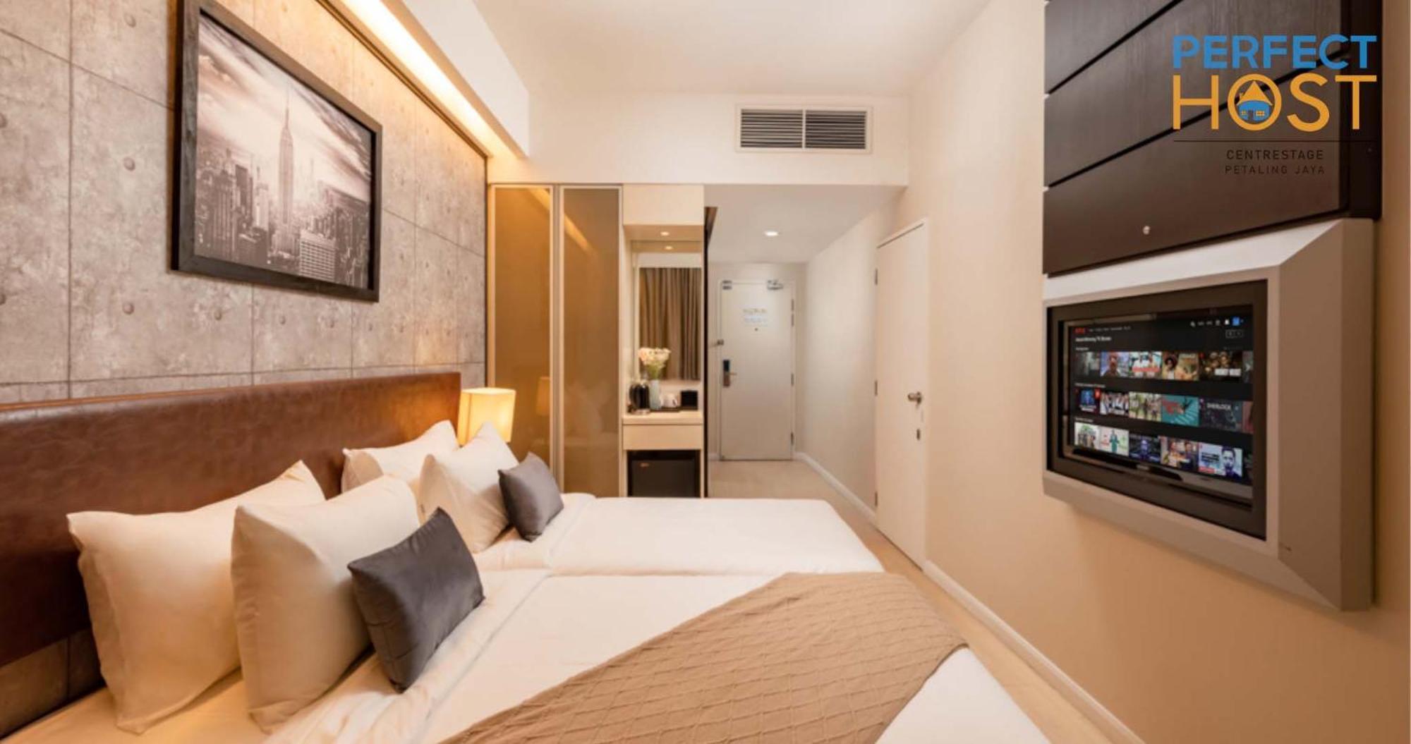 Отель Centrestage Petaling Jaya By Perfect Host Экстерьер фото Deluxe Room