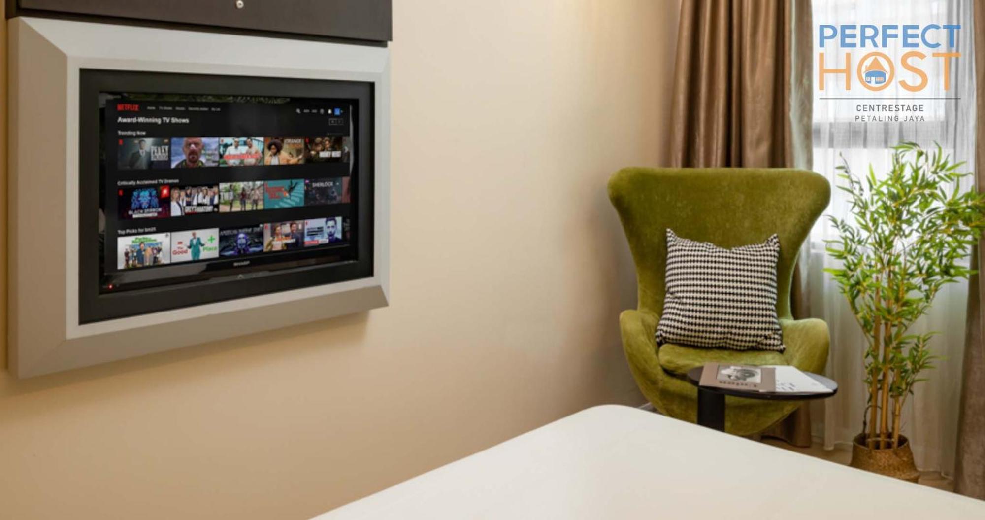 Отель Centrestage Petaling Jaya By Perfect Host Экстерьер фото A television in a hotel room